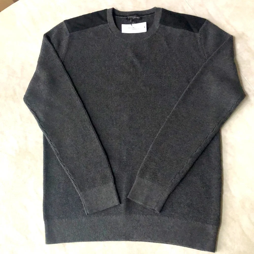 Banana Republic Men’s Gray With Black Shoulder Patch Cotton Sweater Size L